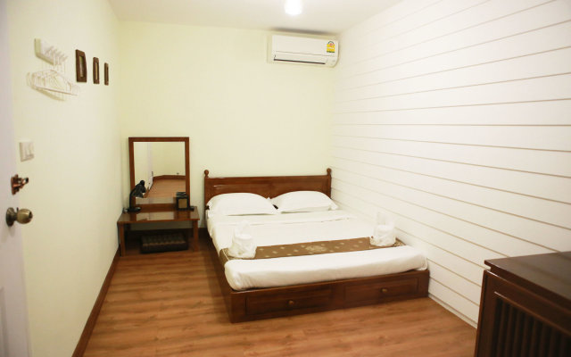 Tini Kati Hostel - Silom Bird House