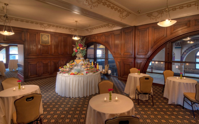 Crowne Plaza Indianapolis-Dwtn-Union Stn by IHG