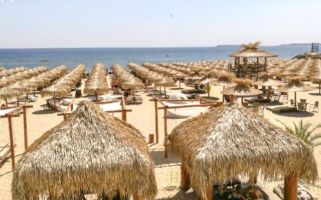 Beautiful 59s 1-bed Studio Apartment in Sveti Vlas