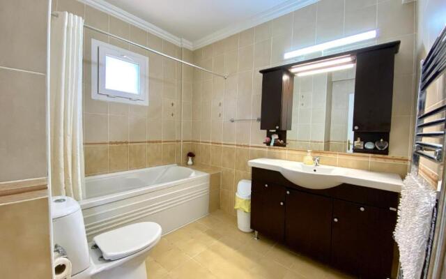 4 Bedroom Deluxe Villa with Mountain and Sea View