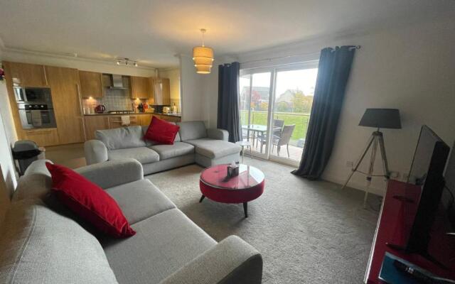 The Duplex Nairn- Spacious 3 Bedroom with sunny balcony