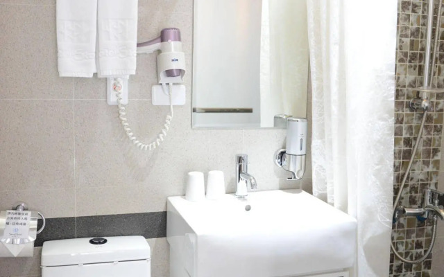 CHECK inn Express Taichung Fuxing Hall 2