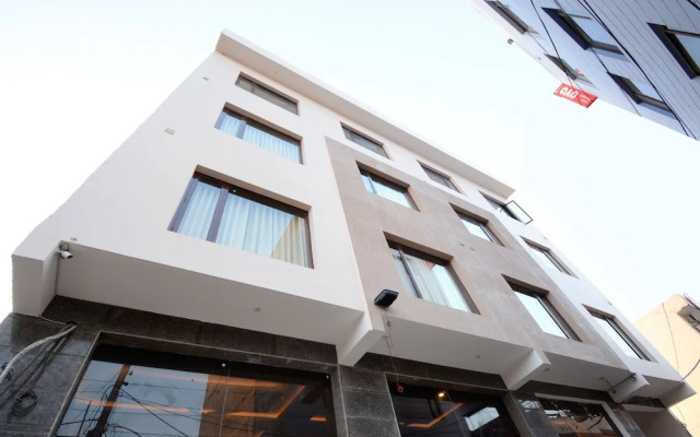 OYO 27061 Hotel Magnum