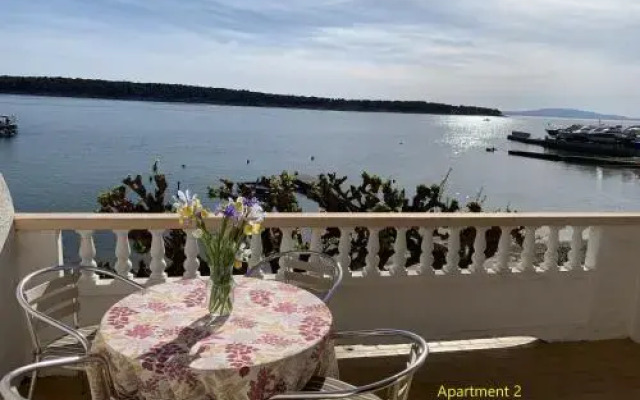 One-Bedroom Apartment in Banjol