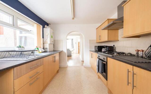 Contractors & Leisure & Airport Location & Riverfront