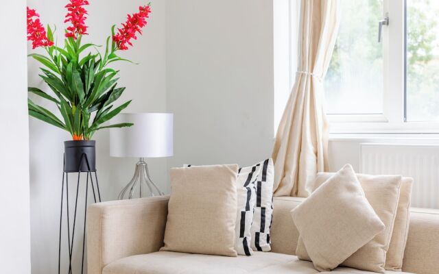 3 Bed Flat, Dedicated Workspace, Parking, 4KTV