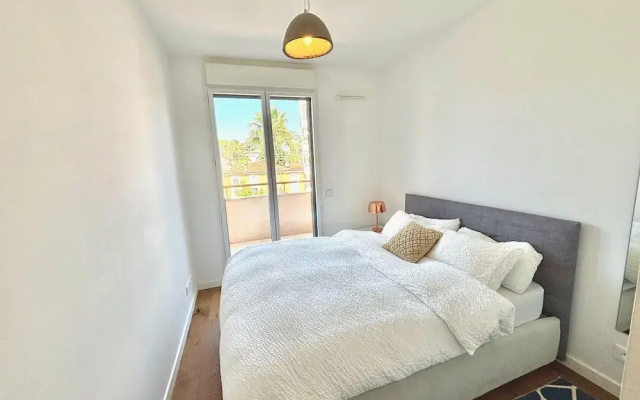 3 Bed Penthouse With Terrace Close to Beach- 2200
