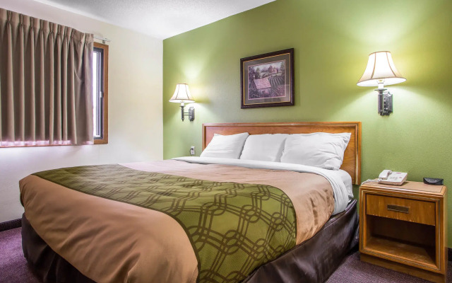 Econo Lodge Inn & Suites Dubuque