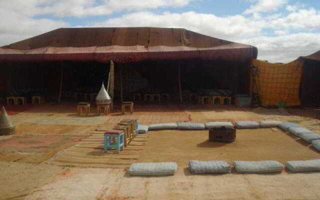 Bivouac Les Dunes De Tinfou