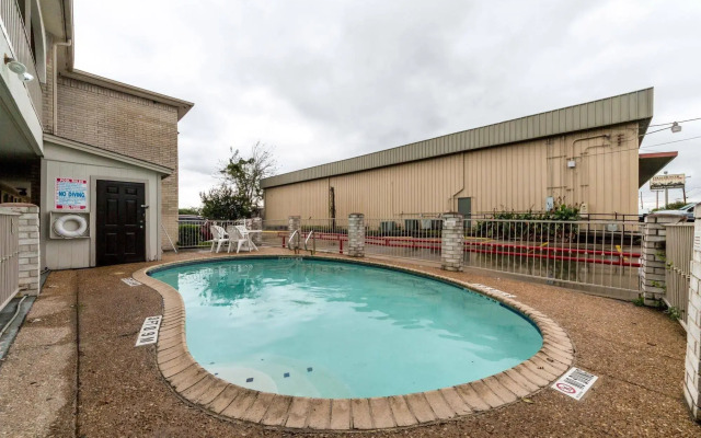 Motel 6 San Antonio, Tx - Frost Bank Center