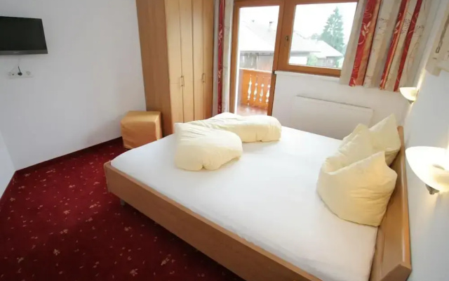 Spacious Apartment in Uderns Near Ski Area