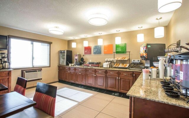Quality Inn & Suites Boonville - Columbia