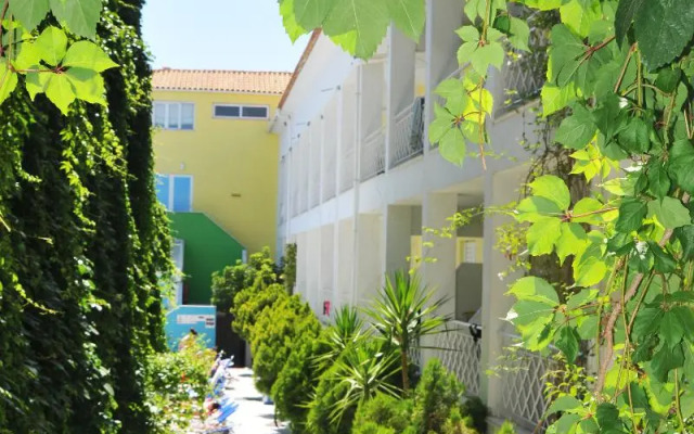 Mojo Hotel