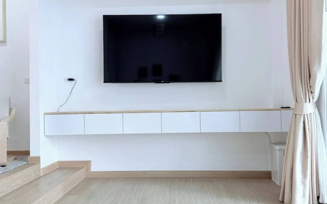 Minimalist Townhome Stay