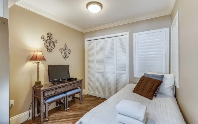 Inlet Reef 303 2 Bedroom Condo by RedAwning