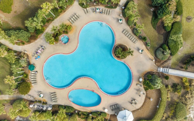 Fun In The Sun! Crescent at Miramar - Gulf Front+beach Chairs