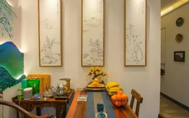 Yuzhile Cultural Creative Theme Courtyard Homestay (Fenghuang Ancient Town Hongqiao)