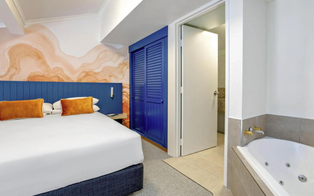 Mercure Cairns