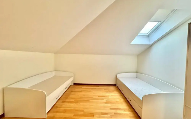 Rooftop Elegance Suite