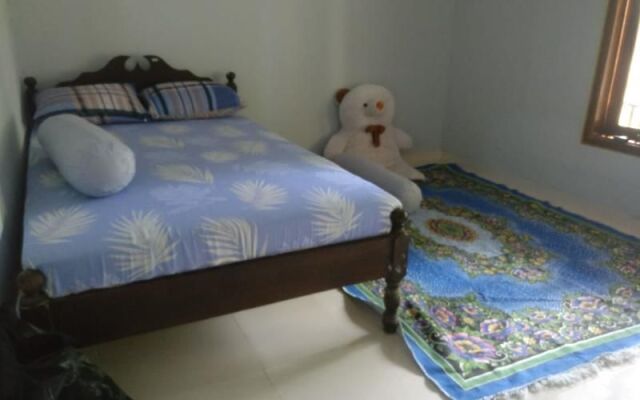 Andesta Homestay by ZUZU