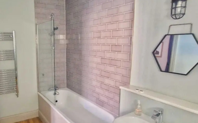 OYO The Victorian Tap B&B