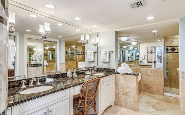 East Pass Towers 304 3 Bedroom Condo by RedAwning