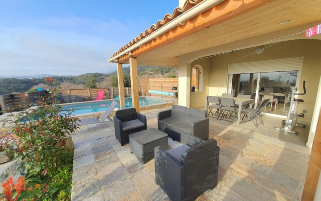 T3 Piscine Avec Jardin Proche St-florent