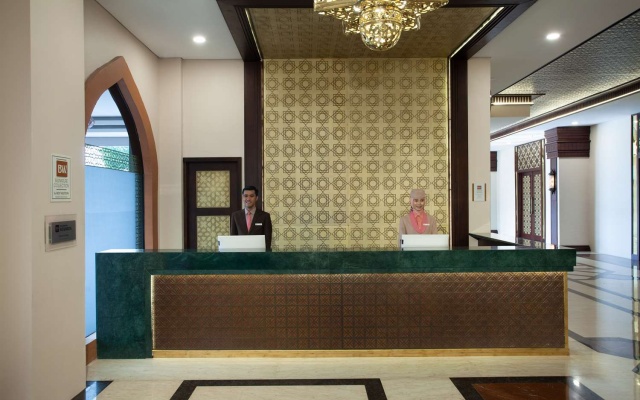 Alhambra Hotel & Convention, Bw Signature Collection – Lobby – Cikunten