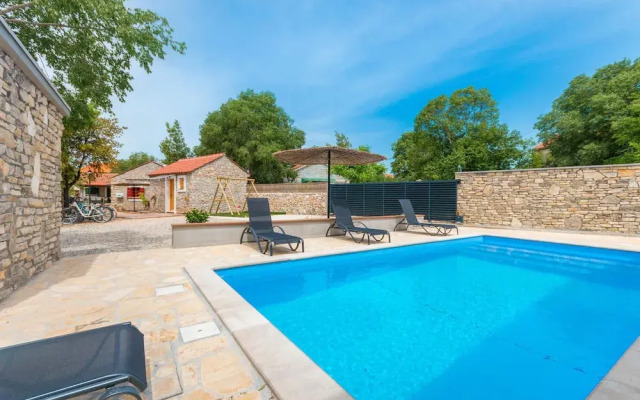 Amazing Home in Sukosan With 3 Bedrooms, Private Swimming Pool and Outdoor Swimming Pool