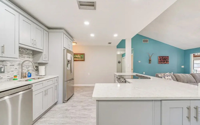 Riverfront Home With Private Dock, Fire Pit!