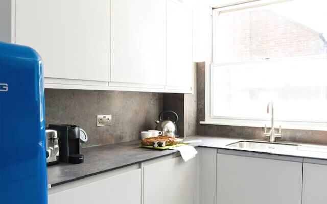 Stylish 2BR Flat next to Battersea Park