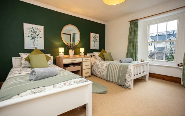 Hall House 3 Bedroom House St Florence