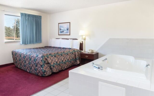 Super 8 Motel - Warrenton