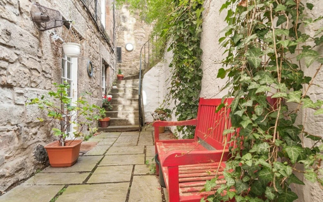 1 Bedroom Georgian Flat In New Town