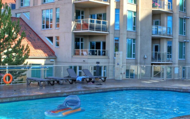 Sunset Waterfront Resort by KVR