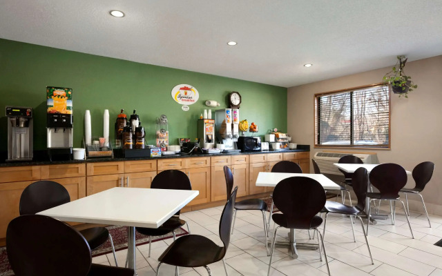 Super 8 by Wyndham Richmond/Chamberlayne Rd