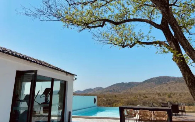 Nanjing Yuequnqing·Thai style Tangquan Holiday Homestay