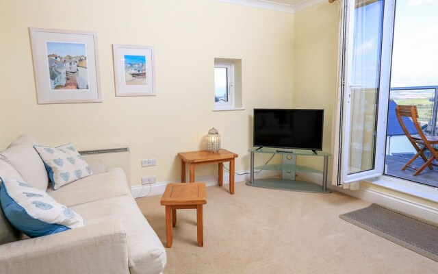 4 Lyndhurst