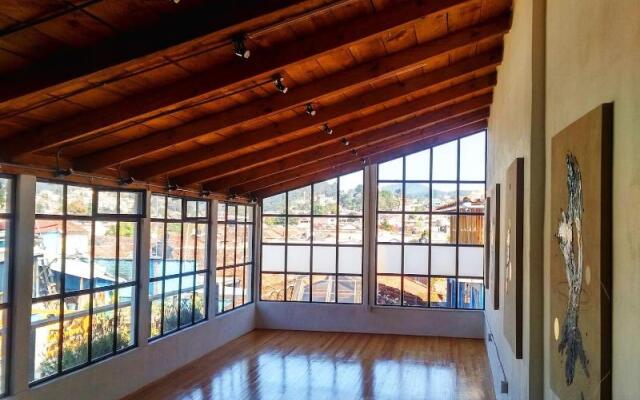 La Tozi Galería Hotel