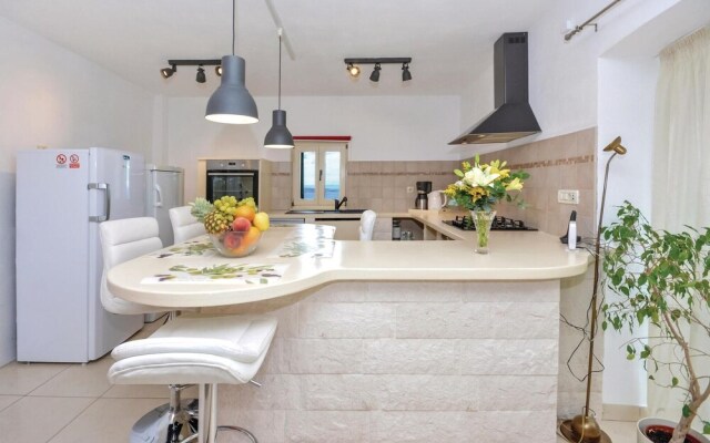 Beautiful Home in Podstrana With Wifi and 3 Bedrooms