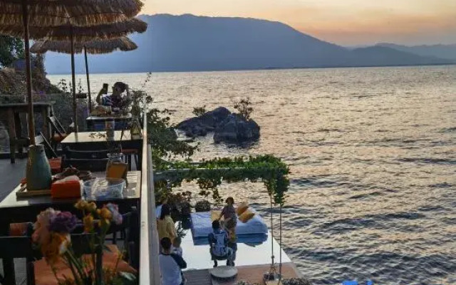 Wind Courtyard Seaview Inn