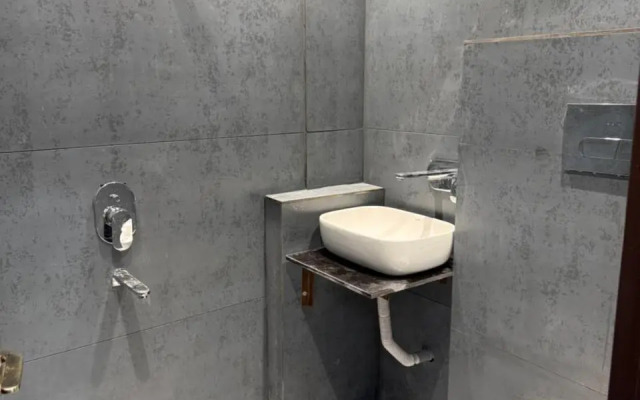 Oyo 18446 Hotel M9