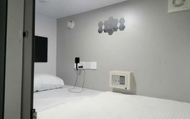 Hotel Capzule Inn