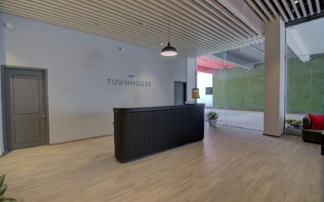 OYO Townhouse 070 Maula Ali Rd Knowledge Park III