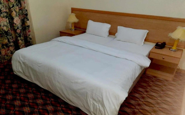 OYO 142 Al Sharqiya Sands Hotel