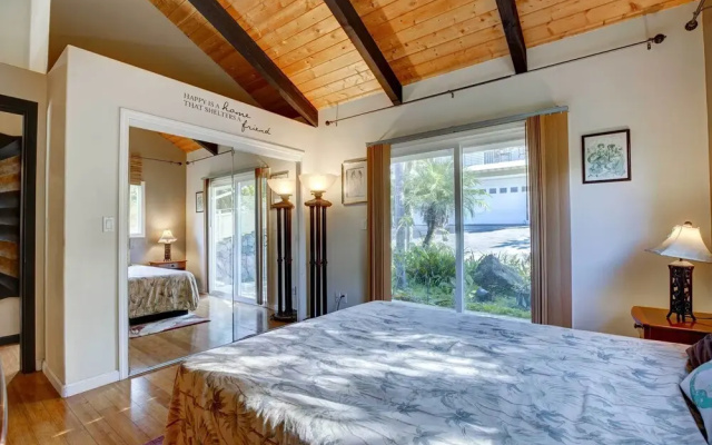 Kailua-kona House w/ Balcony & Ocean Views!