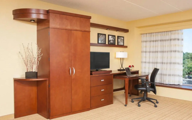 Courtyard Peoria Downtown