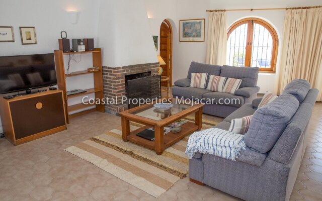 Designed 2 Bedroom Apartment In The Famous Spanish Steps Area