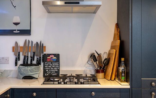 Beautiful Two Bed Abode In South West London