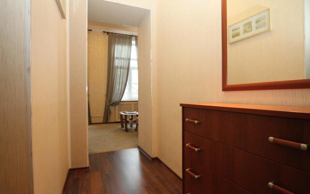 Tverskaya Street (Тверская Стрит) на улице Садовая-Триумфальная 4-10